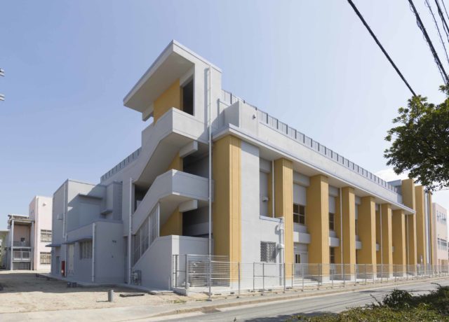 千早小学校 講堂体育館