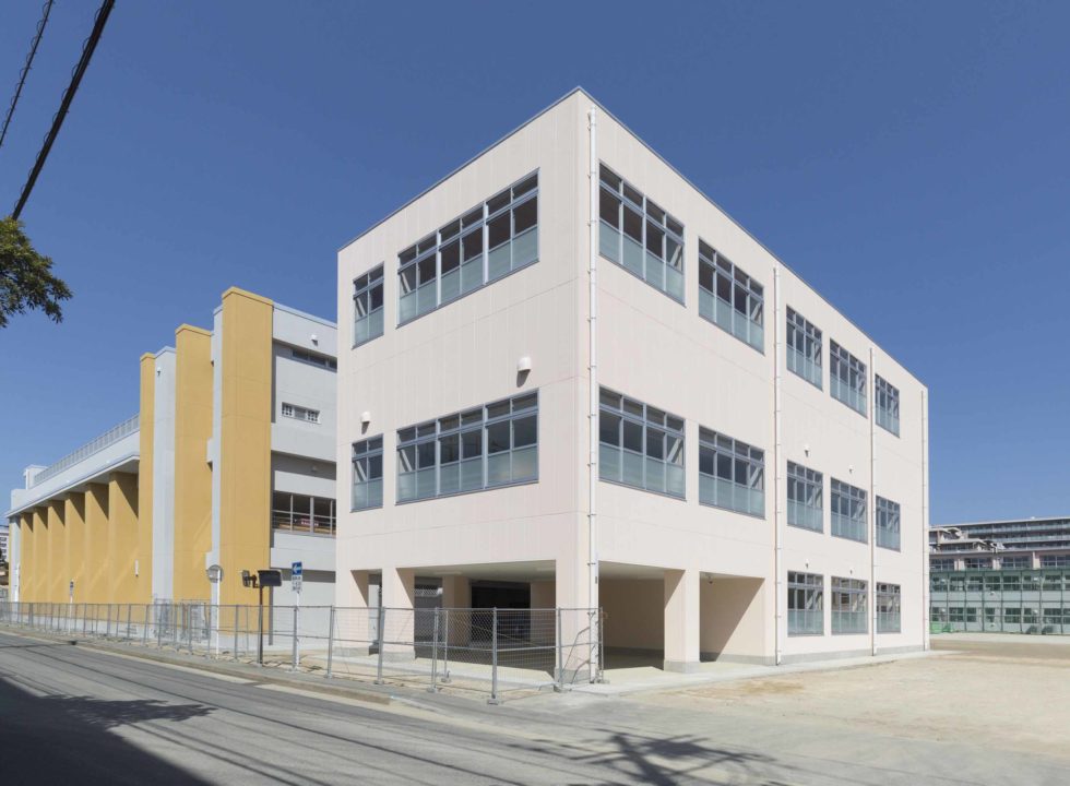 千早小学校 講堂体育館